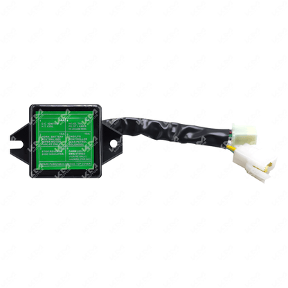 Caja de fusibles KM Motos RE4S/205 para mototaxi, resistente y compacta, con compartimentos para protección eléctrica.