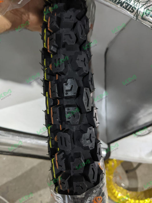 Llanta 2.75-18 Opin Journey Semitractora Universal, diseñada para vehículos agrícolas, con banda de rodadura resistente y duradera.