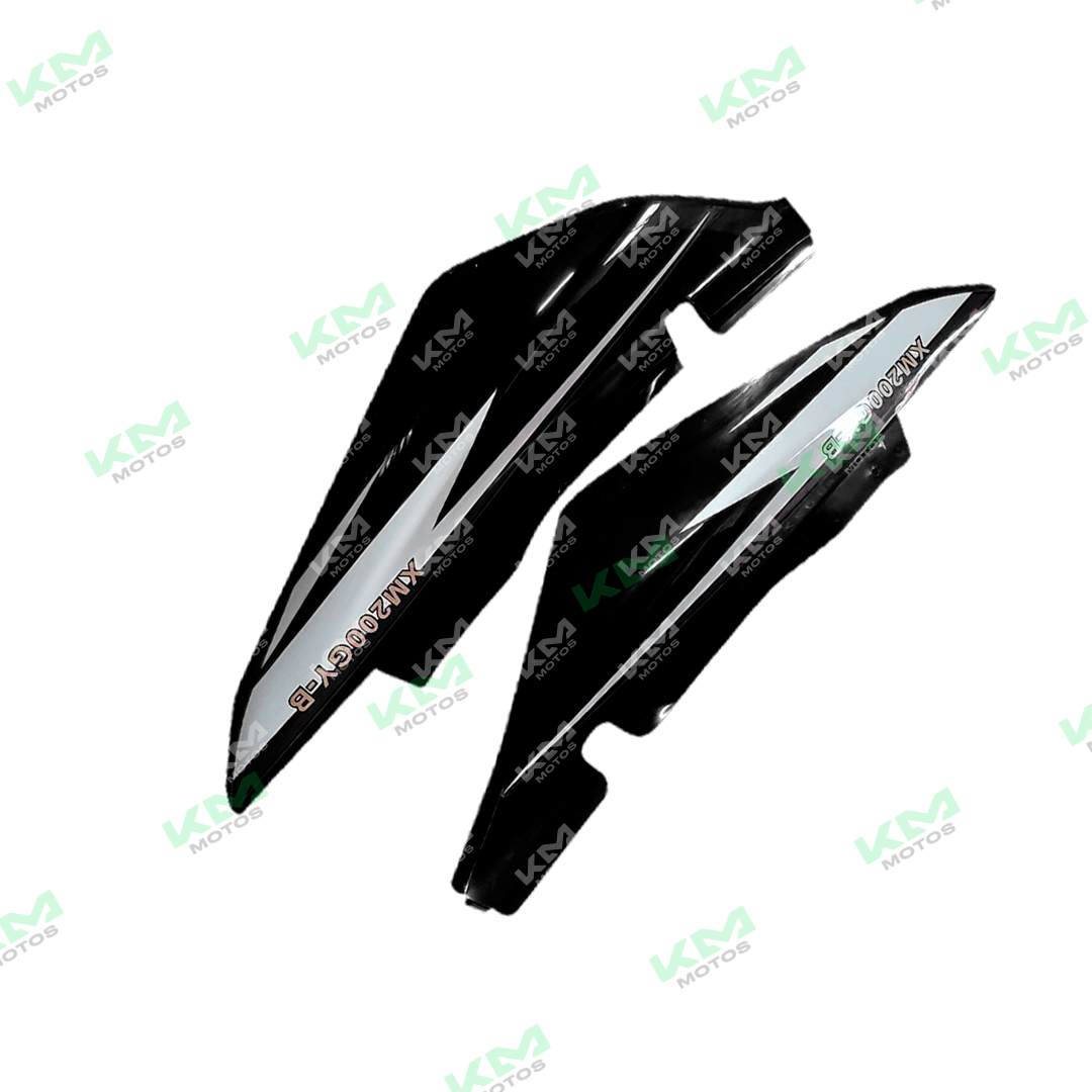 Tapaderas laterales negras Genesis XM200/Shineray, diseño resistente y duradero, visibles en la imagen.