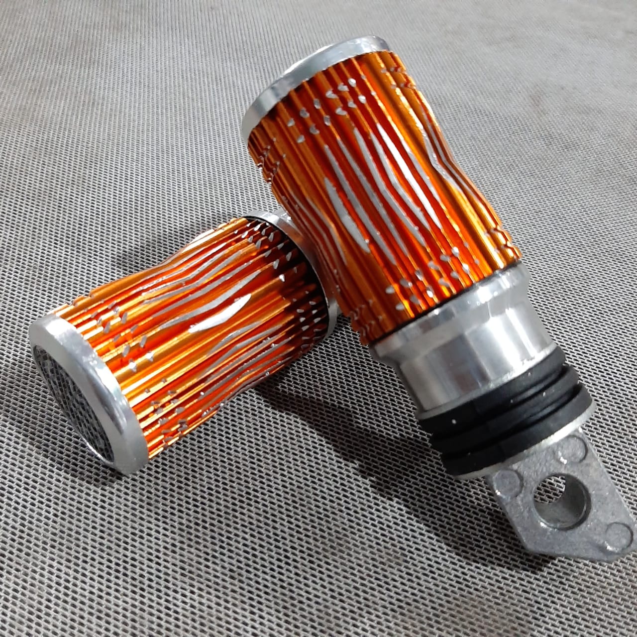 ESTRIBOS M46 ALUMINIO DE LUJO DORADO