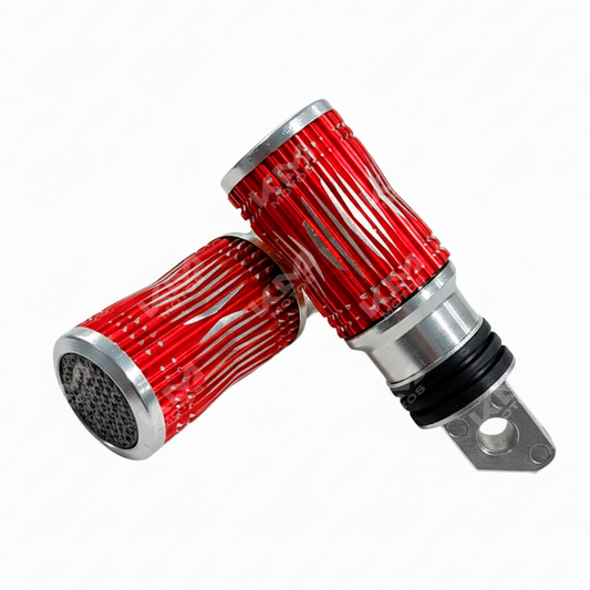 Estribos M46 de aluminio de lujo en color rojo de KM Motos, resistentes y con diseño deportivo para motocicletas.