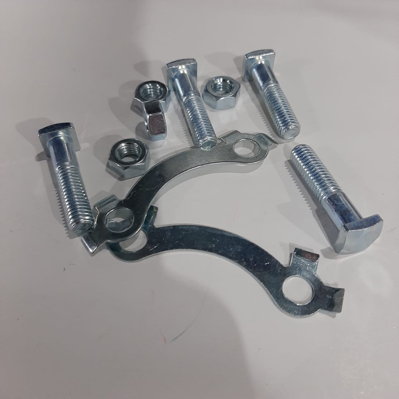 ESPARRAGOS AX100 (TORNILLO DE CATARINA)