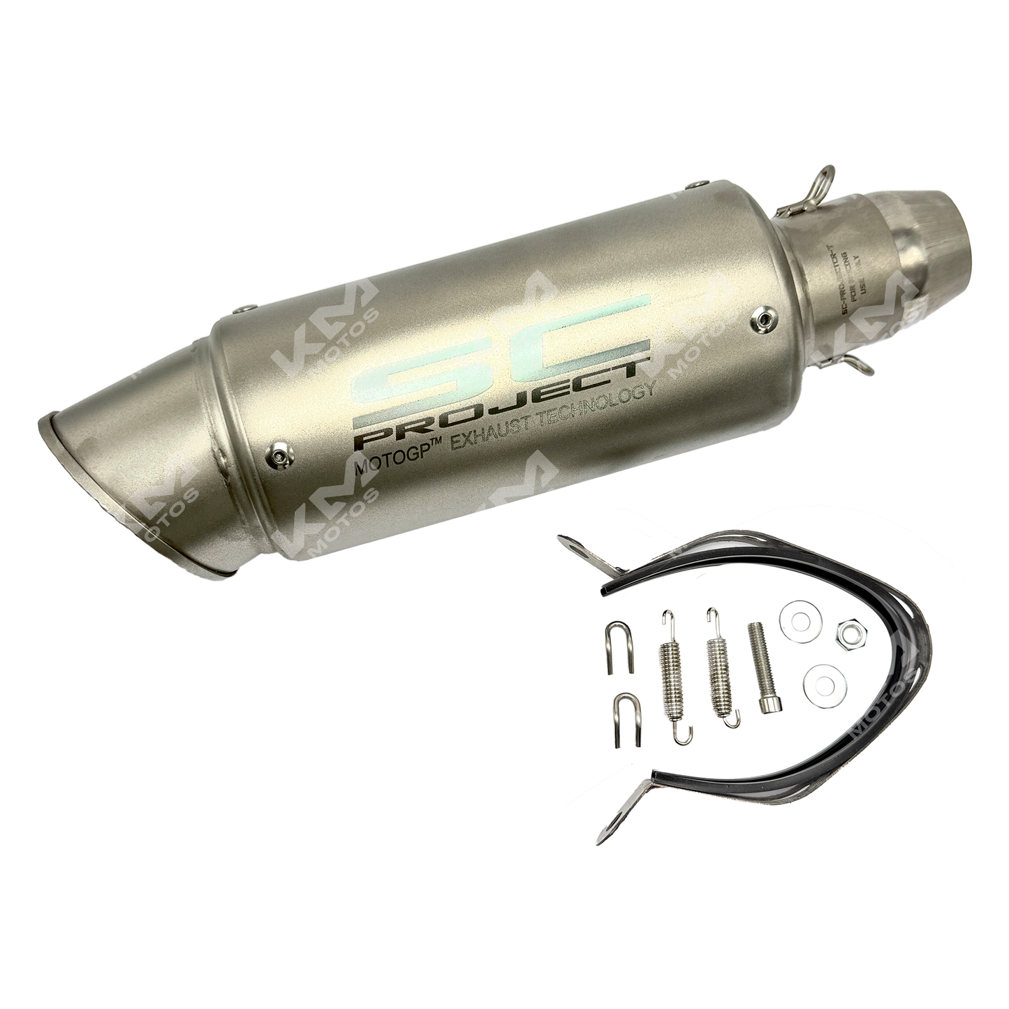 Báuzca universal con silencioso KMMOTOSHN M06 en acabado plateado, compatible con varias motocicletas.