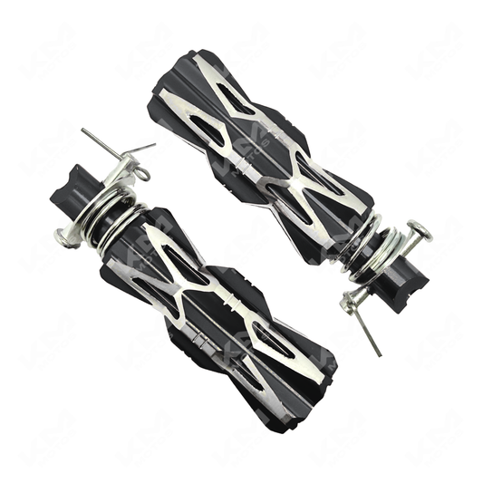 Estribo universal de aluminio negro de KM Motos, resistente y duradero, para mayor seguridad en motocicletas.