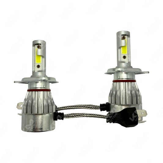Luces LED C6 Duos de KM Motos con dos colores para coche, junto a una ventiladora, en imagen de producto.