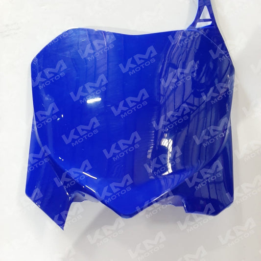 Porta números universal azul para puertas, resistente y con diseño simple, ideal para identificación en interiores y exteriores.