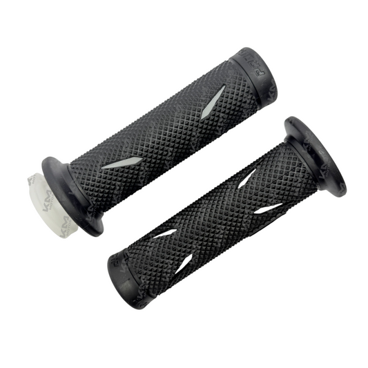 Peldaños para timón KMMOTOS modelo 718/P, en color negro, con detalles de montaje y diseño resistente para embarcaciones.