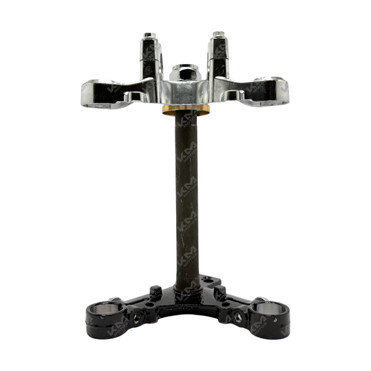 Telescopio completo de la marca UNIVERSAL para observación astronómica, con lentes y accesorios visibles en la imagen.