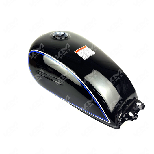 Tanque negro Universal GN125 para motocicleta, vista frontal mostrando su forma y acabado en color negro.