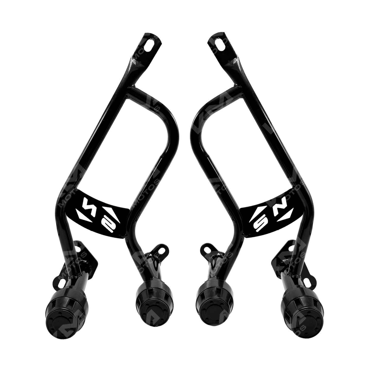 Protección de defensa de motor para NS200 Pulsar de KM Motos, muestra la pieza de protección en color negro con detalles metálicos.