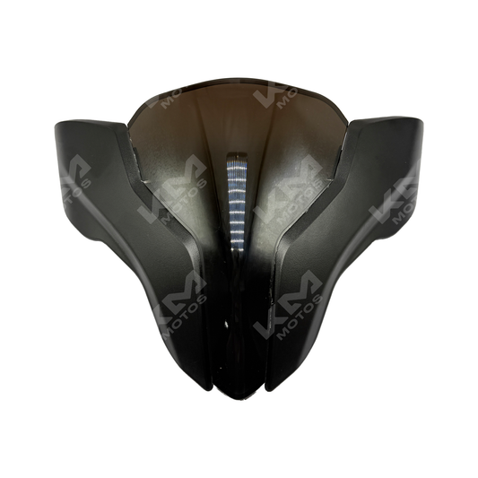 Visera negra para casco de motocicleta NS200 de KM Motos, protección y estilo para motoristas.