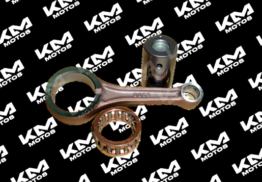 Biela universal para Bajaj Platino 125, muestra la pieza metálica con detalles de su estructura y acabado en la imagen.