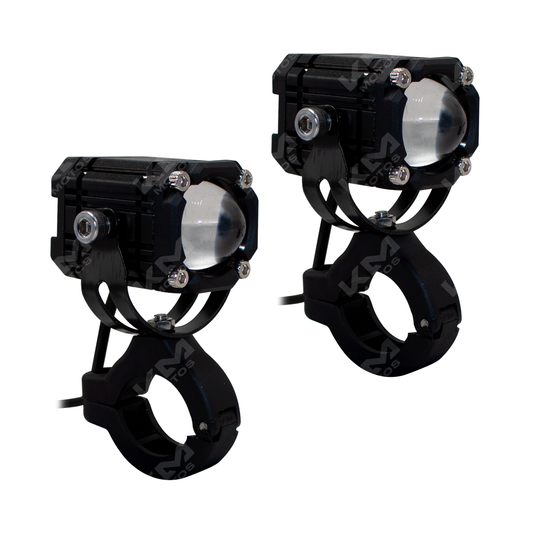 Luz LED lupa para taller de motos KM Motos, iluminación potente y de largo alcance para trabajos precisos.