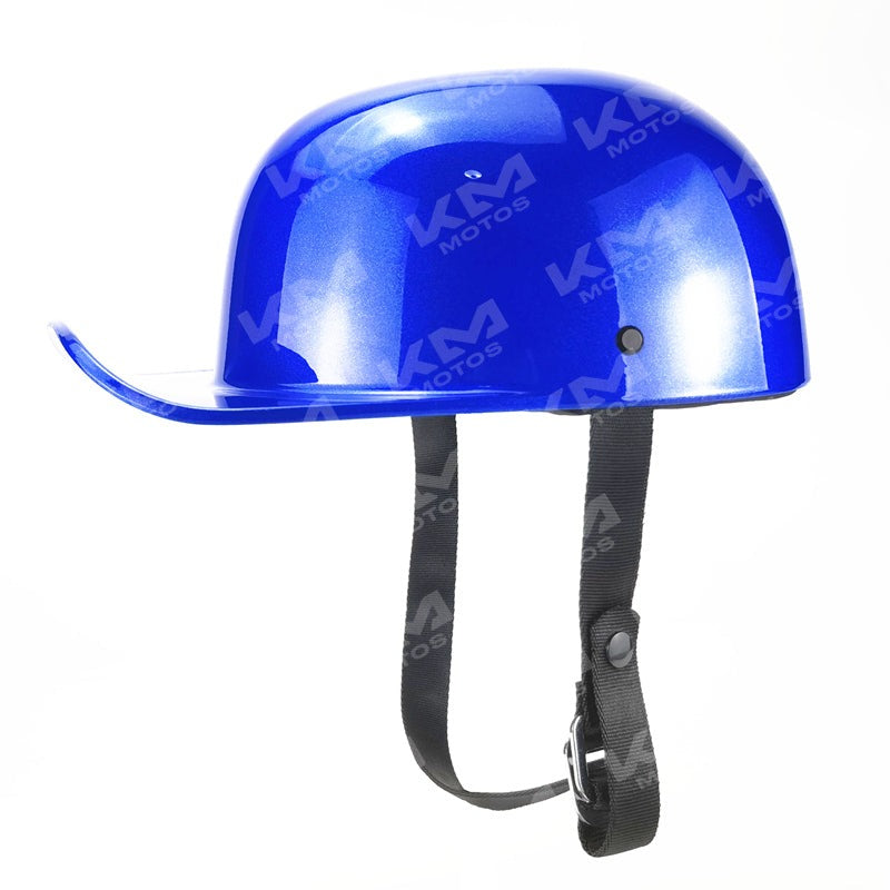 Casco gorra azul de la marca Universal, estilo casual, con visera y diseño moderno, en color azul brillante.