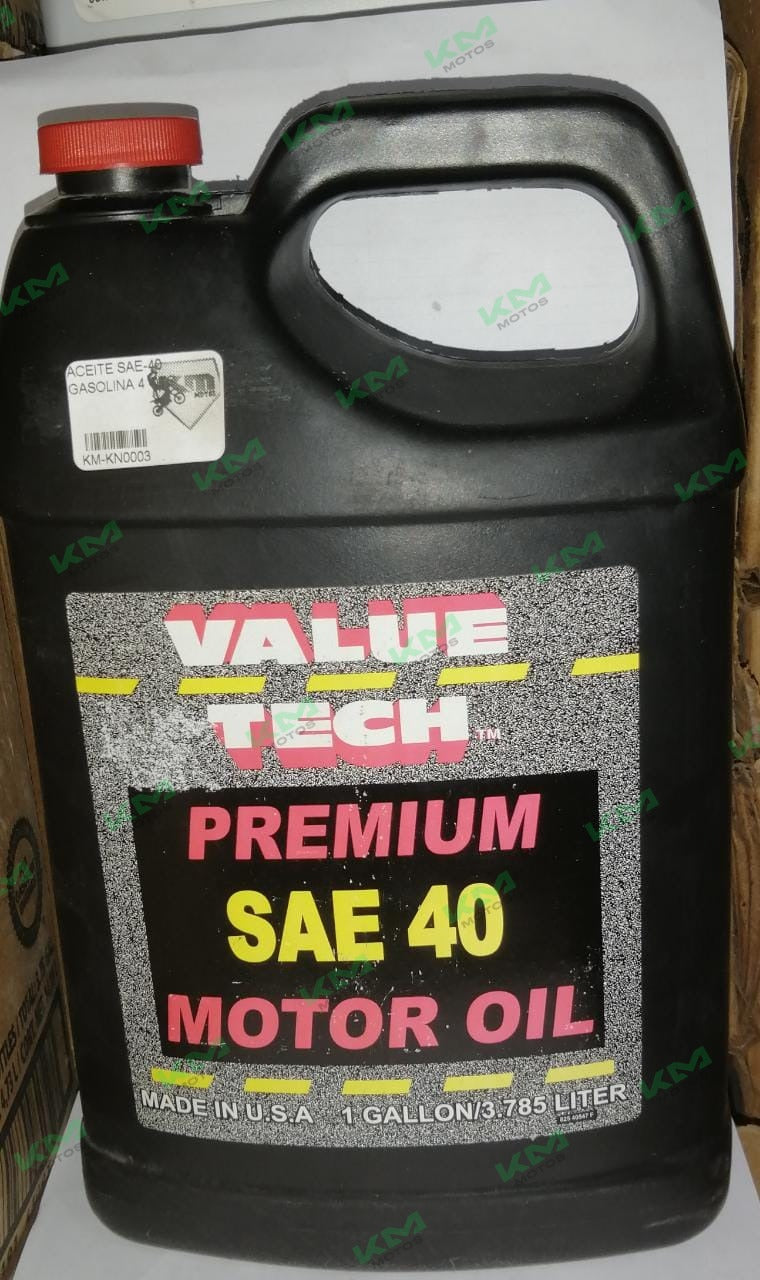 Aceite Universal SAE-40 para gasolina, frascos de 4 cuartos, envase con etiquetas y tapa visible en la imagen.
