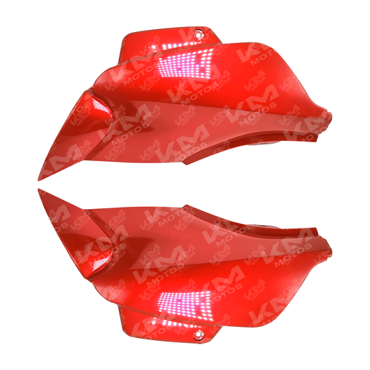 Tapadera lateral derecha FT150 Rojo de la marca Universal, diseñada para protección y cobertura lateral del equipo.