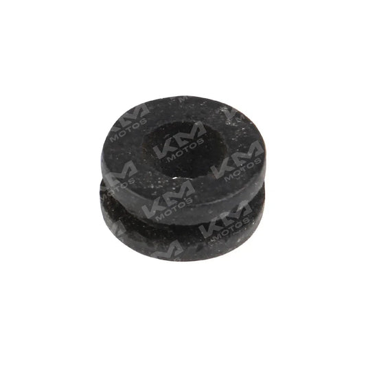 Hule superior de base de foco para tapadera y tanque Italika, marca Universal, en color negro, en vista cercana y detallada