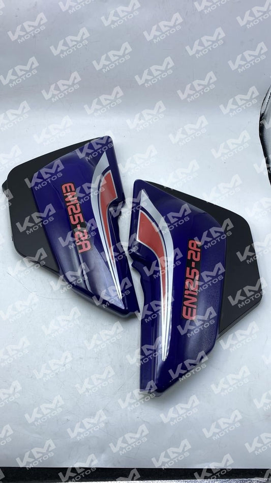 Tapadera lateral izquierda azul para Suzuki, modelo universal KM-XT0061, resistente y diseñada para proteger la parte lateral del vehículo.