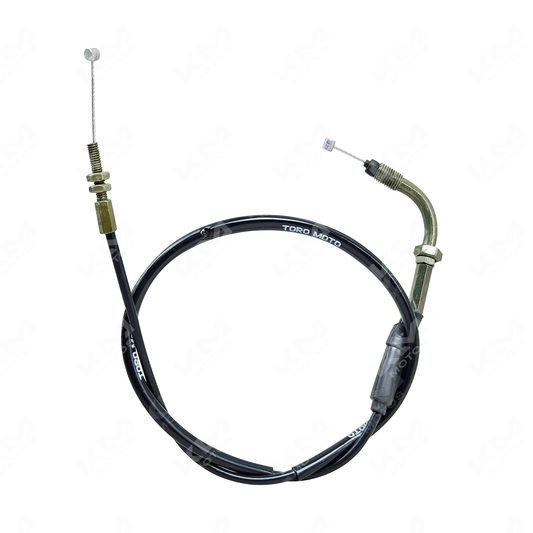 Cable de acelerador universal para Pulsar 135 y Discover 135, visible en la imagen, con conexión y cubierta resistentes.