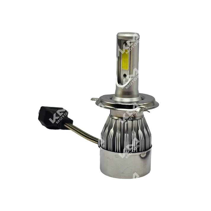 Luces LED de 4 pines y ventiladora de la marca KM Motos, componente para motocicletas, en imagen con fondo neutro.