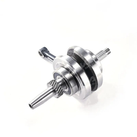 Cigüeñal SM150 de metal, con detalles de rodamientos y engranajes visibles, para motores de maquinaria pesada.