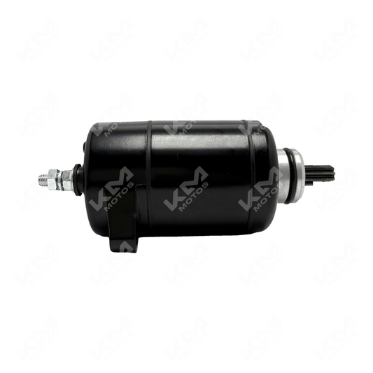 Motor de arranque NS200 de KM Motos, vista del componente para motocicleta, con detalles del sistema de arranque.