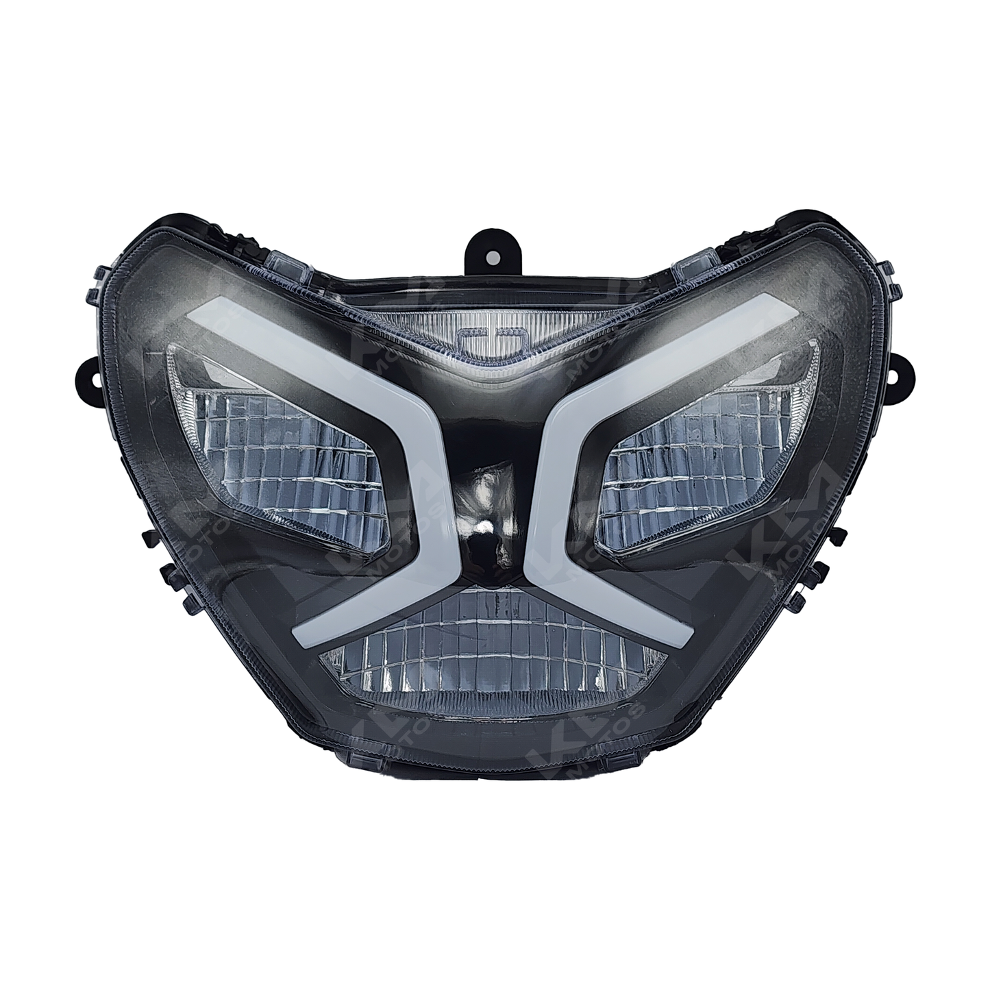 Motocicleta XENKAI SILVIN TVS RAIDER 125 en color negro con detalles en plateado, vista lateral.