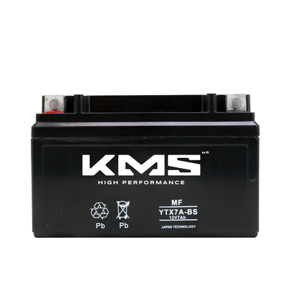 Batería sellada YTX7A-BS de KM Motos, vista de frente mostrando terminales y carcasa compacta.