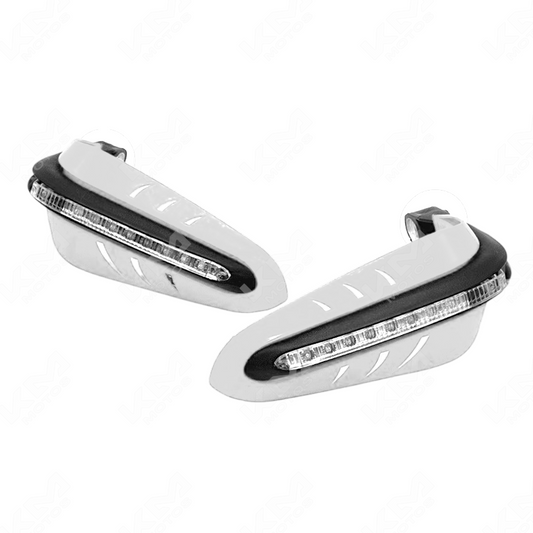 Protector de punos KM Motos con luces LED blancas, resistente y duradero, ideal para protección y visibilidad en motocicletas.