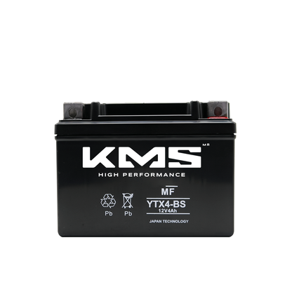 Batería sellada YTX4-BS de KM Motos, vista frontal con terminales y etiqueta, en fondo neutro.