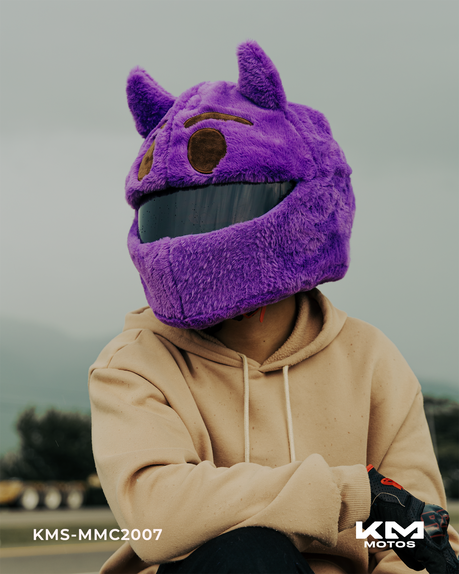 Funda universal para casco Demon morado de KM Motos, protección y estilo para cascos de motocicleta.