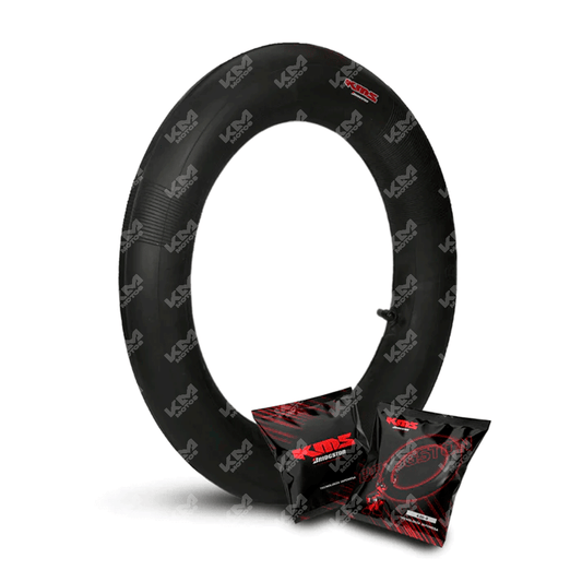 Neumáticos Axus 3.00-17 y 2.75-17, neumáticos de tamaño mediano para motocicletas o scooters, con perfil y banda de rodadura visible.
