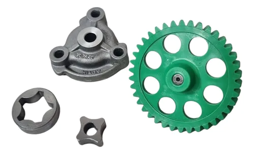 Bomba de aceite KM Motos Boxer150, vista de la bomba de aceite para motocicleta, con detalles mecánicos visibles.