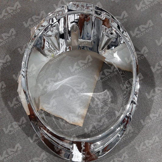 Cromo Universal para foco RE205 en mototaxi, acabado brillante y resistente, visible en la imagen.