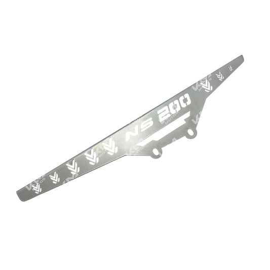 Cubrecadena para Yamaha Pulsar 200NS, pieza de protección de KM Motos, en color negro con diseño resistente.