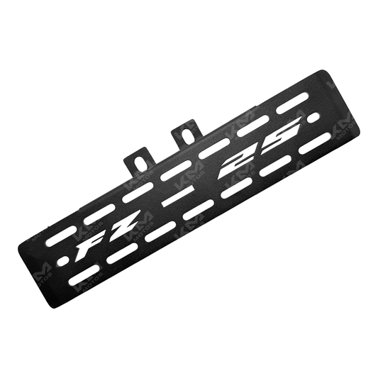 Protector de radiador para Yamaha FZ25 de KM Motos, protección metálica resistente contra golpes y salpicaduras.
