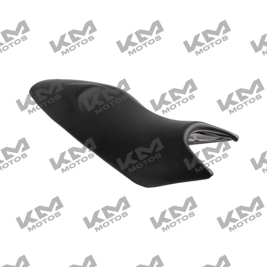 Asiento negro original para Italika Fiera 200, sistema de chasis, visible en la imagen con detalles de su diseño y material.