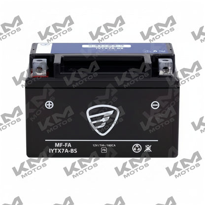 Batería Italika MF-FA IYTX7A-BS para motocicleta, marca ORIGINAL, vista de la batería con etiquetas y terminales.