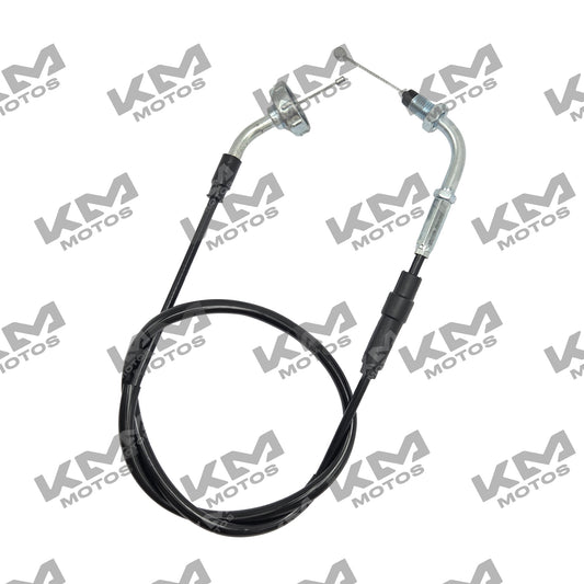 Cable de acelerador KMS Crux110 Rev-4 M.N KMS, muestra el cable de alta calidad y su conexión en un entorno mecánico.