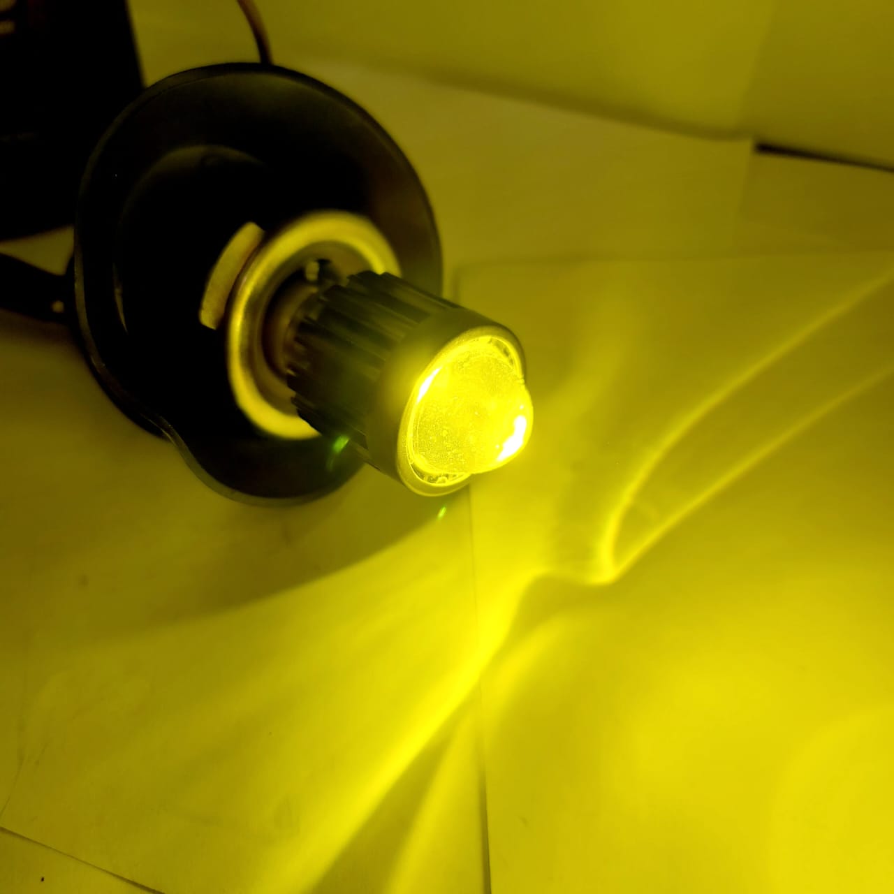 Luz LED de dos colores amarillo y blanco de KMMOTOSHN con dos contactos y lupa para iluminación y visión clara