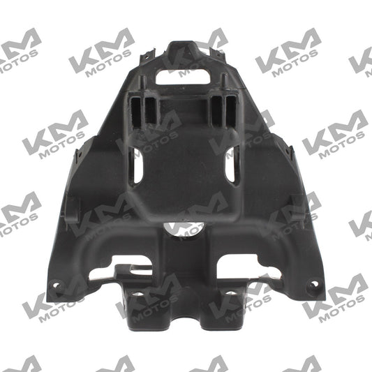 Cubierta trasera de faro Italika DT150 Sport II y Fiera 150, sistema de chasis, en color negro con detalles de la marca Italika.