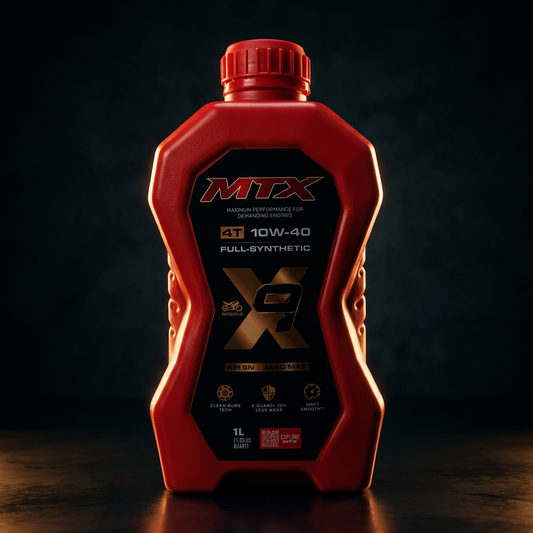 Aceite 10W40 sintético MTX para motor, botella de color oscuro con etiqueta blanca y detalles azules.