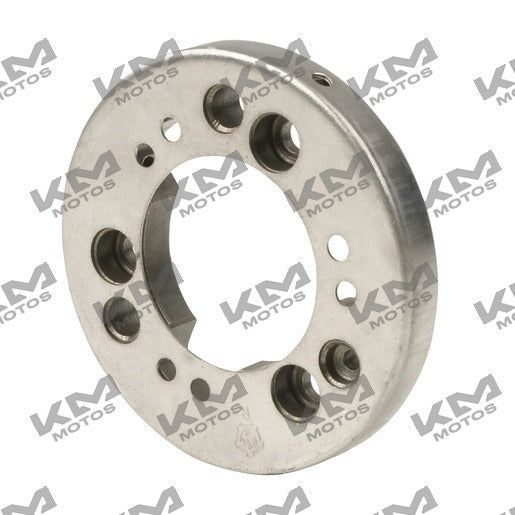 Plato externo de clutch original Italika para modelos Cs125, Ds150, Gs150, Xs125, Gts175 y Xs150, en color metálico.
