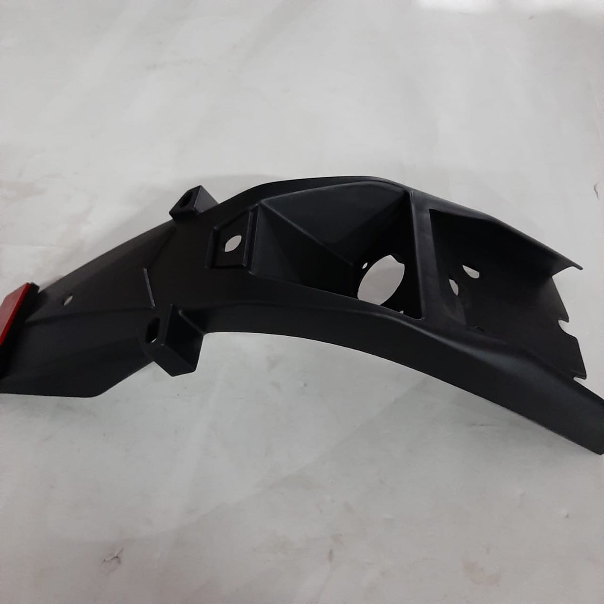 Soporte para placa de motocicleta supermoto KMMOTOSHN, estructura resistente y diseño compacto para motos supermoto.