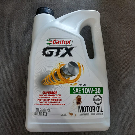 Aceite Castrol 10W30 GTX en envase de 5 litros, lubricante para motor, con botella de plástico de color amarillo y etiqueta.