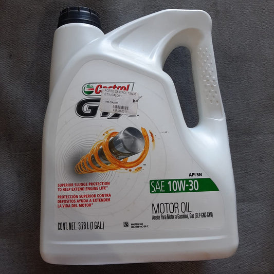 Aceite Castrol 10W30 GTX en galón de 4L, envase de aceite para motor, marca Castrol, imagen del recipiente y etiquetado.