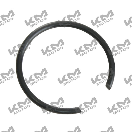 Seguro de pasador de pistón original Italika FT150 y DM150 en sistema de motor, visible en la imagen.
