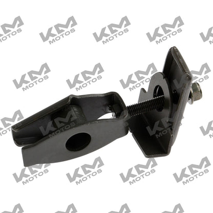 Ajustador de cadena impulsora ORIGINAL para maquinaria, muestra el componente metálico en vista clara sobre fondo neutro.
