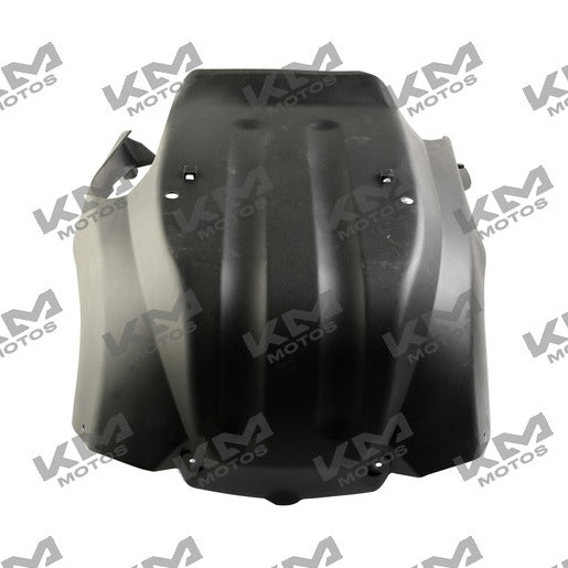 Protector de motor negro para Italika WS175 y WS150, pieza original F13010452, muestra el protector en un entorno de taller.