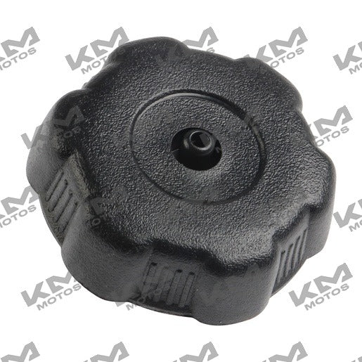 Tapón de tanque de gas ATV150-II con reversa de Italika, sistema de combustión original, en color negro con detalles metálicos.